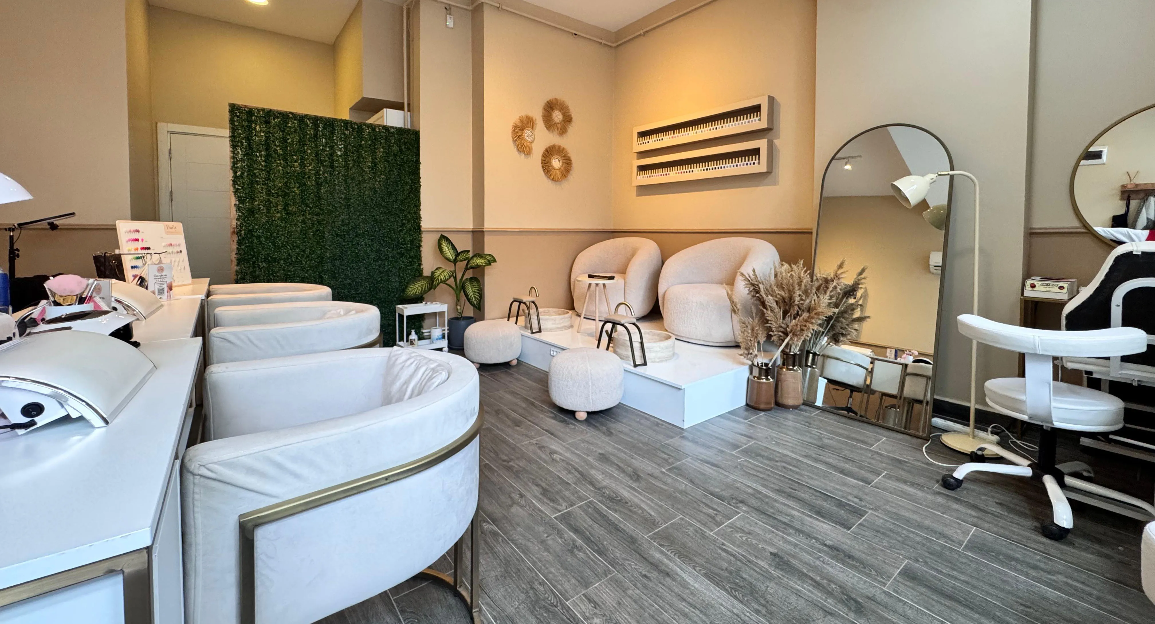 June Nail Bar | Kadıköy Kozyatağı Protez Tırnak, Kalıcı Oje ve Nail Bar